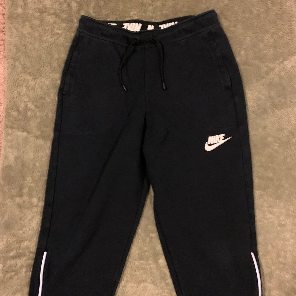 Nike capris pants for women